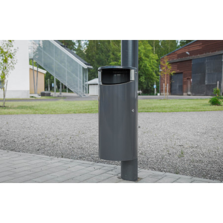 Novus litter bin with post mounting clamps