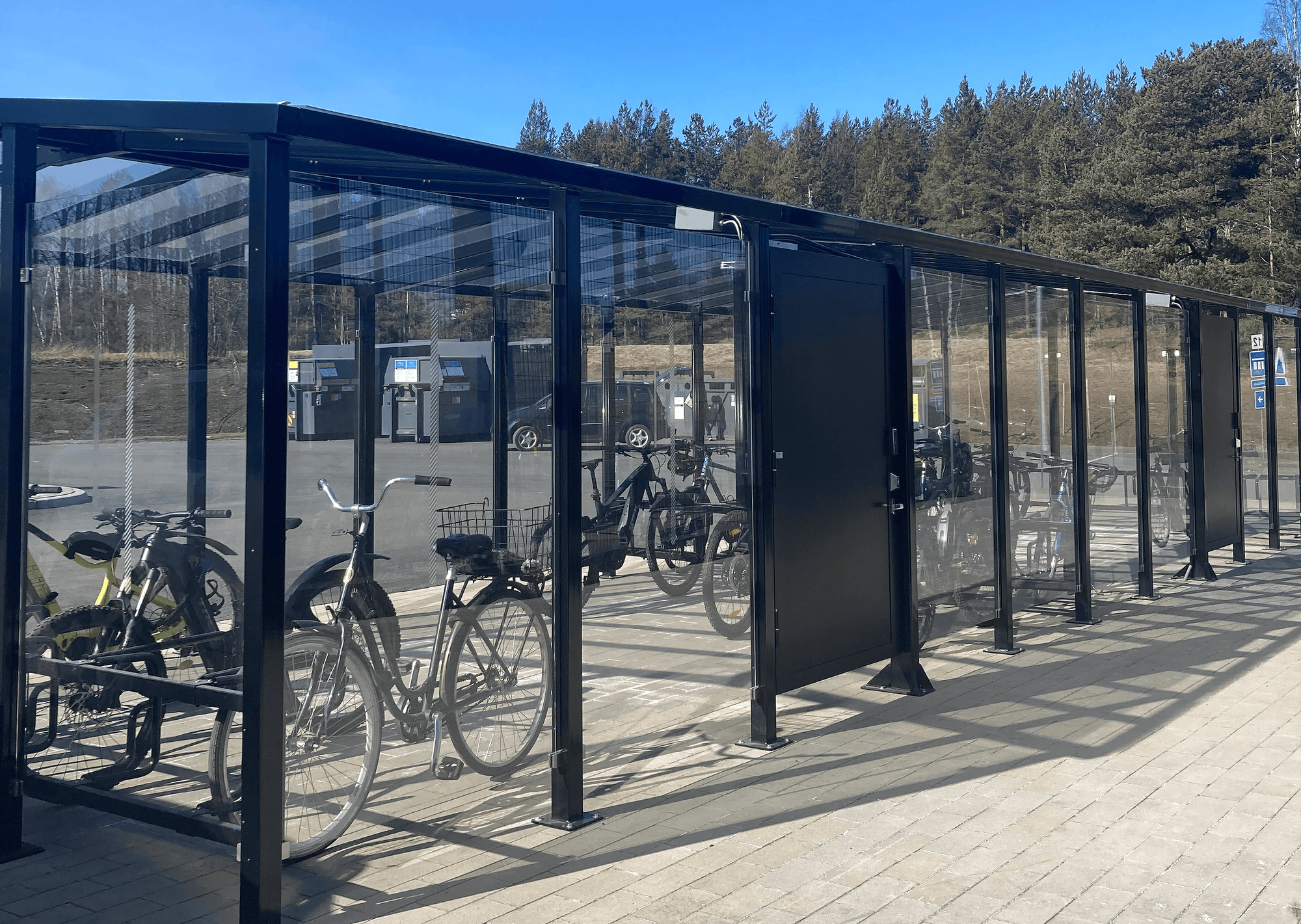 Prisma Raahe - modernia pyöräpysäköintiä ja laadukkaita kalusteratkaisuja
