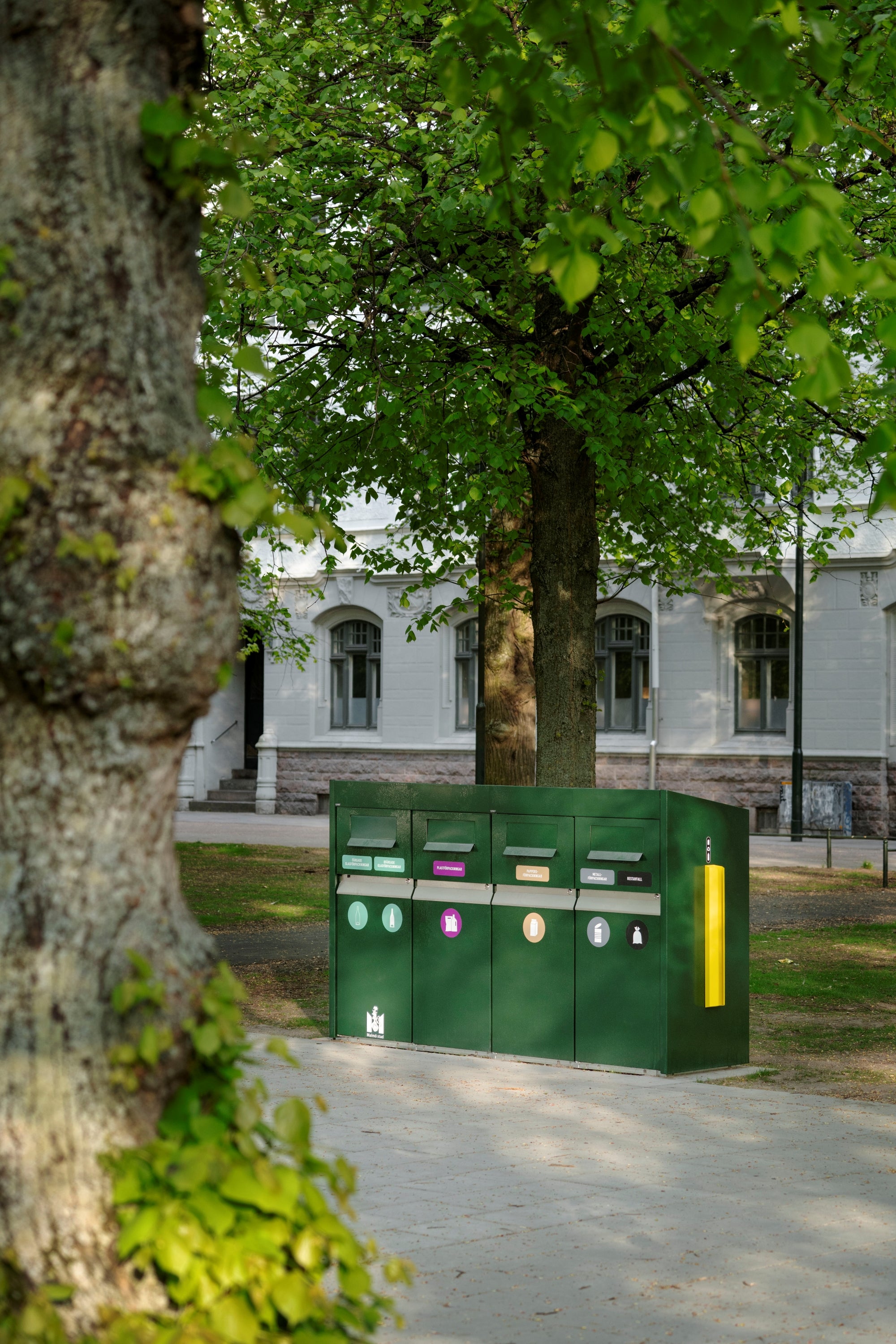 Outdoor recycling bin Loop