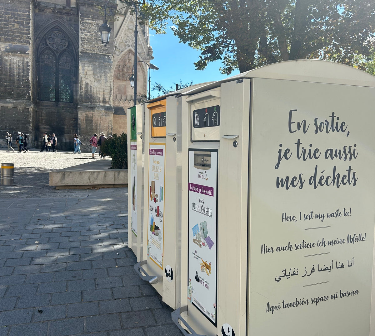 Vaaleat CitySolar- ja CityPack-lajitteluastiat Reimsin historiallisessa keskustassa