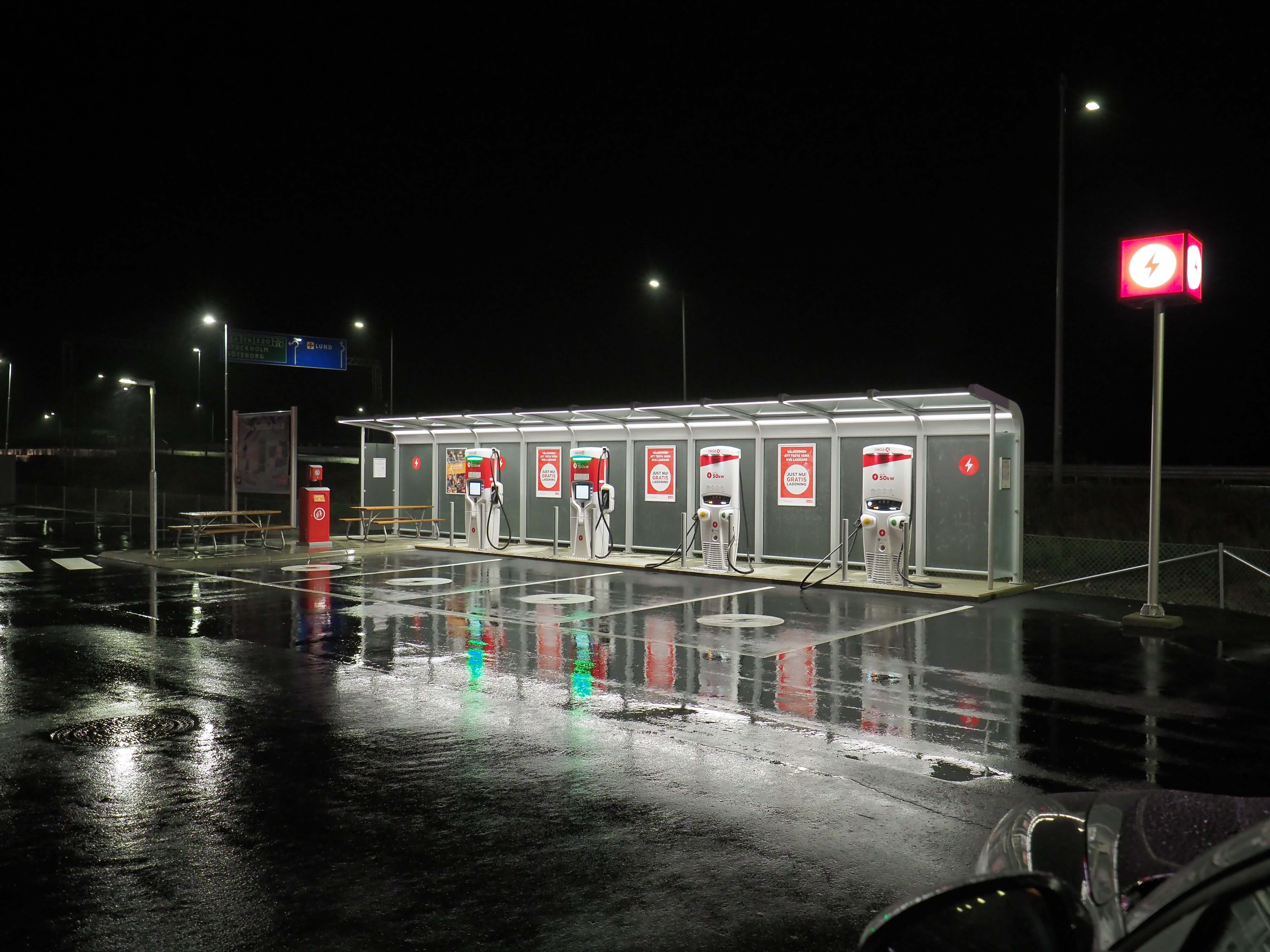 Utopia charging shelter